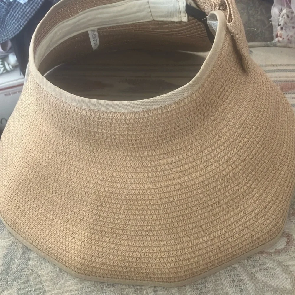 FINAL MARKDOWN Open top bow back hat
